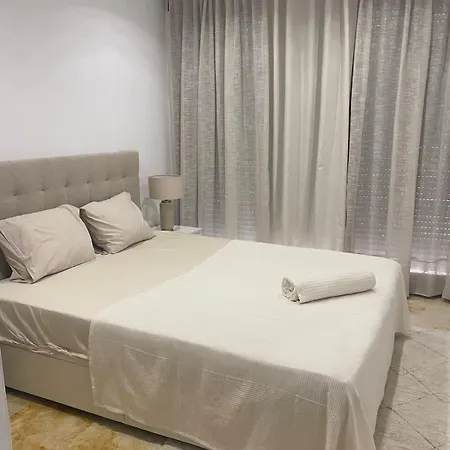 3 Bed Lux Lomas De Monteros شقة