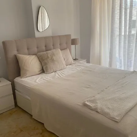 3 Bed Lux Lomas De Monteros شقة *